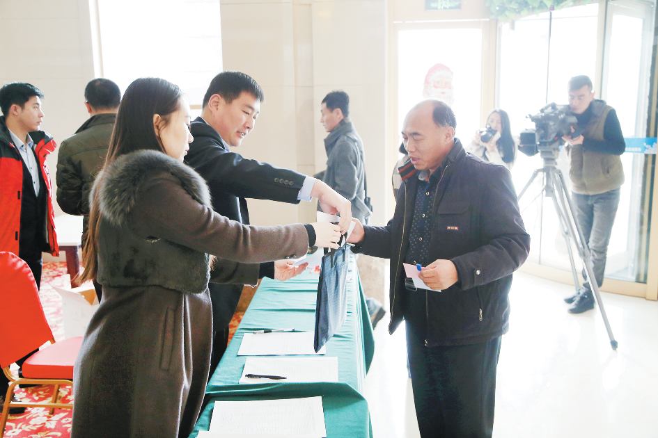 市十七屆人大五次會議代表報到