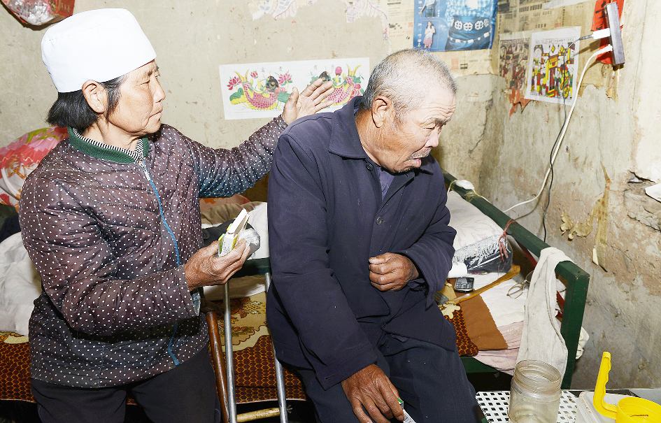 六旬農(nóng)婦劉維花雙肩撐起一個(gè)家