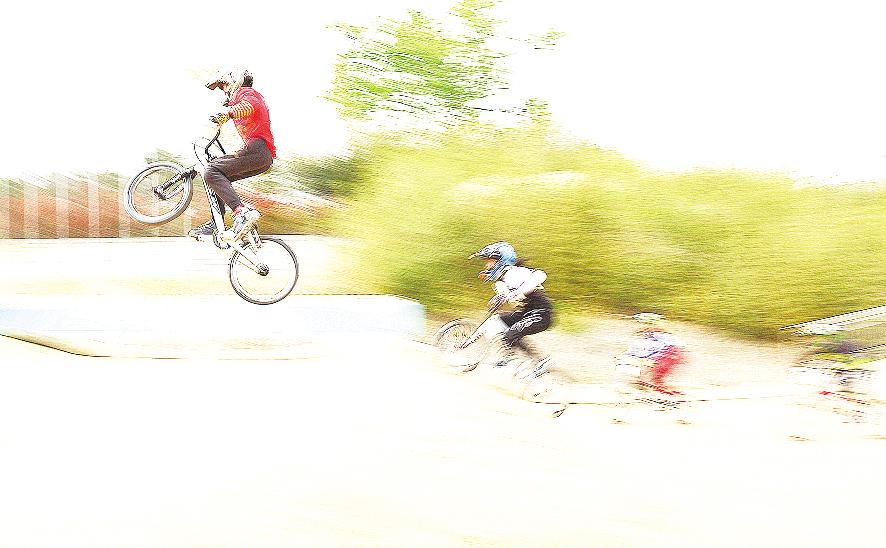 挑戰(zhàn)極限，體驗快樂